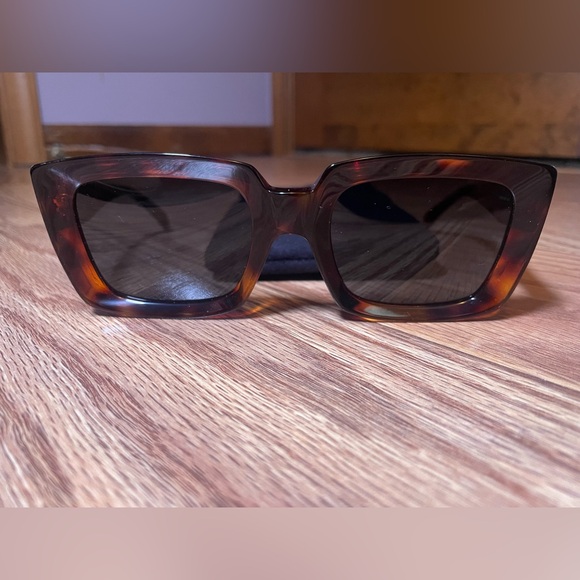Celine Sunglasses with soft case - Picture 3 of 16